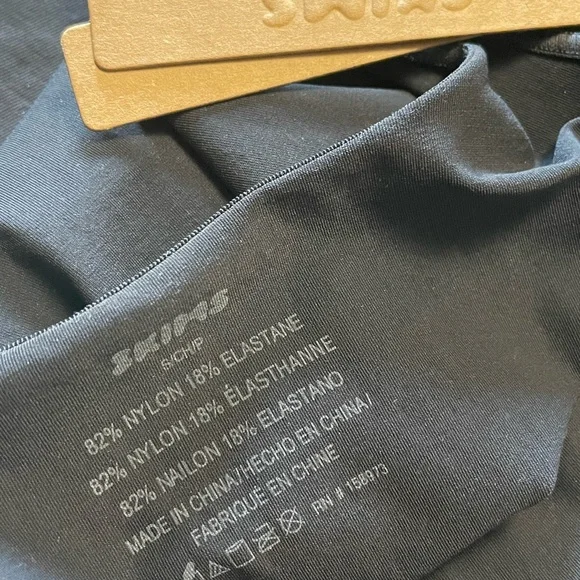 SKIMS Soft Smoothing Seamless Catsuit Black Size Small in Eclipse K-23 - Picture 5 of 6